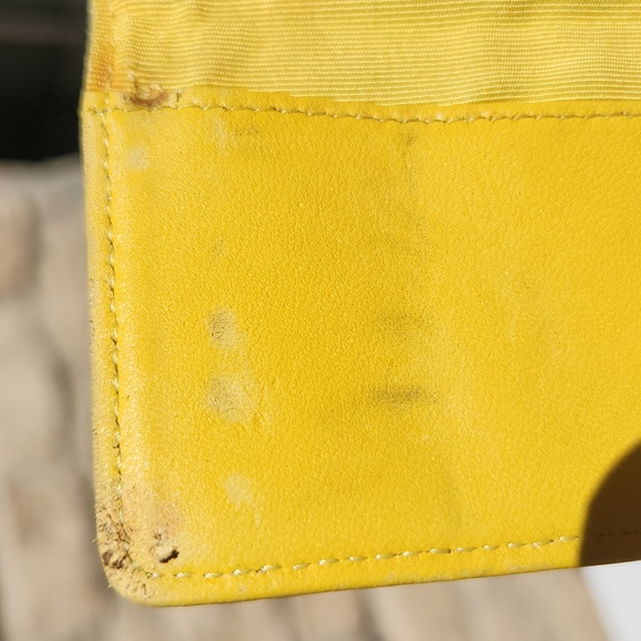 Chanel Quilted Yellow Key Holder with silver interlocking C logo - Picture 10 of 14